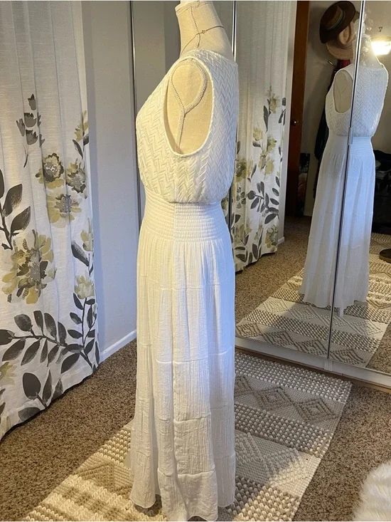 Sleeveless White Maxi Dress with Smocked Waist - Picture 4 of 8